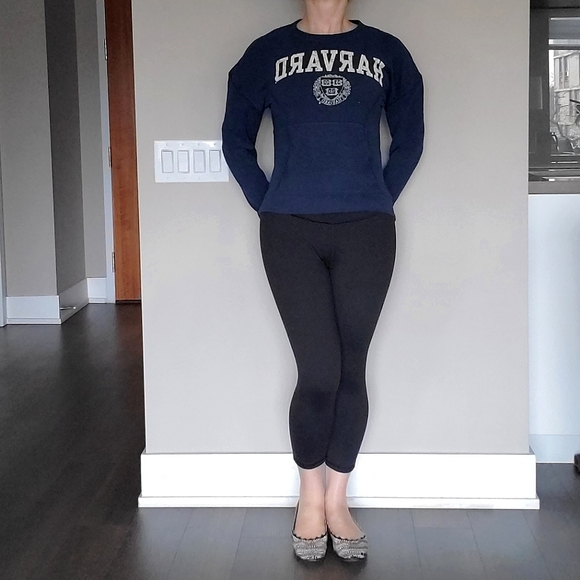 ๐ HOST PICK ๐ Harvard University Cotton Sweatshirt - Picture 7 of 16